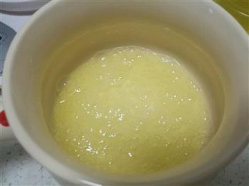 蜂蜜蛋白椰蓉球的做法步骤2