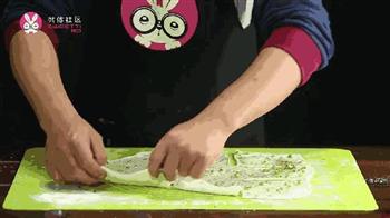 葱油饼的做法步骤12