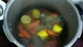 胡萝卜玉米骨头汤的做法步骤4