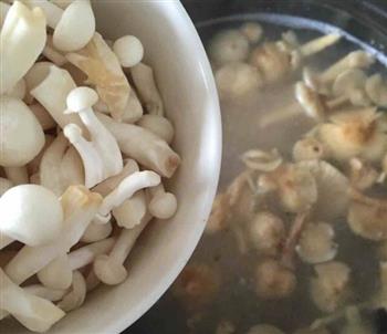 鲜美菌菇汤的做法步骤6