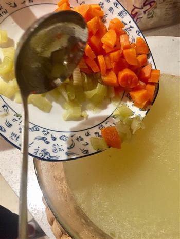 美式面条蔬菜鸡汤的做法步骤10