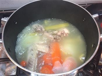 美式面条蔬菜鸡汤的做法图解7