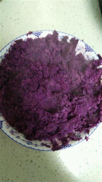 紫薯蛋黄酥的做法图解2