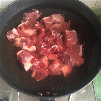 淮山薏米牛肉汤的做法步骤1