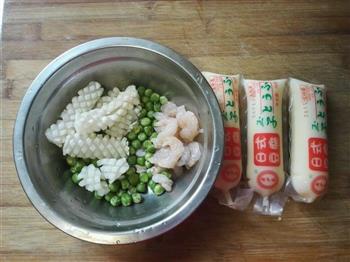 周日宝宝早餐食谱-三鲜日本豆腐+无糖吐司+青菜疙瘩汤的做法步骤1