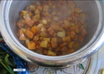 山芋土豆香肠焖饭的做法步骤7