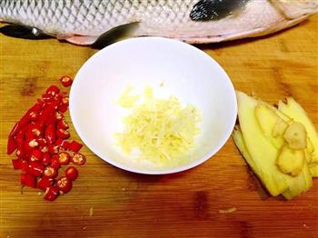 低油版鲜椒水煮鱼的做法步骤2