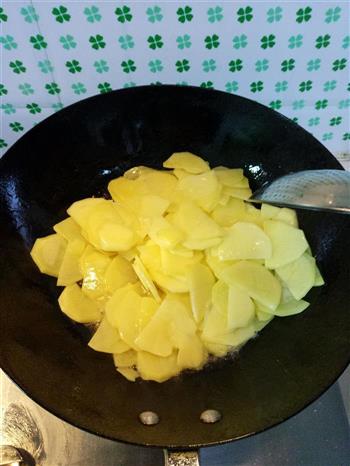 家常干锅土豆片的做法步骤2