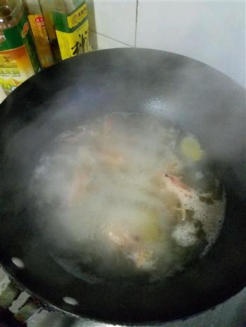 咖喱鱼蛋鲜虾面的做法步骤6