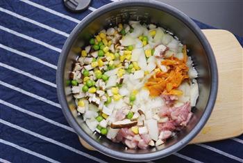 懒人电饭煲闷饭-五花肉泡菜饭的做法图解2