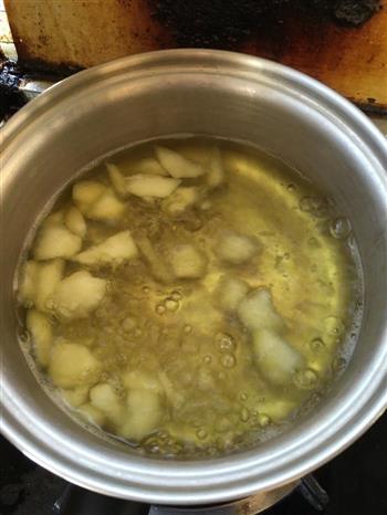 香梨菠菜蛋黄米粉的做法步骤1