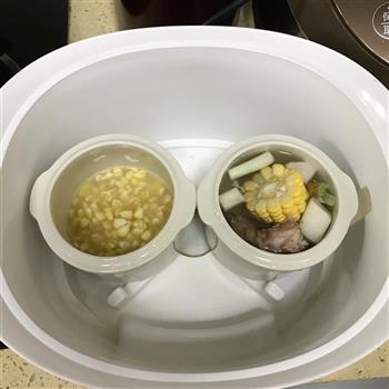 白领晚饭-萝卜玉米排骨汤的做法步骤1
