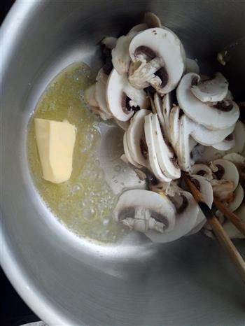 乐乐自家菜-奶油蘑菇汤的做法步骤3
