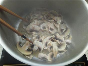 乐乐自家菜-奶油蘑菇汤的做法步骤4