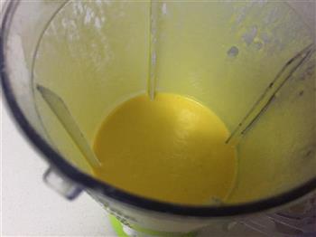 金沙咸蛋黄南瓜浓汤的做法步骤5