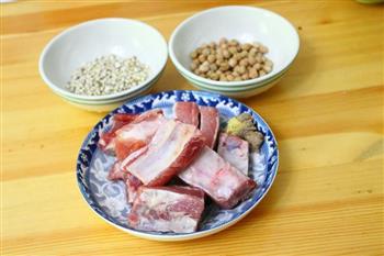 薏米鹰嘴豆排骨汤的做法步骤1