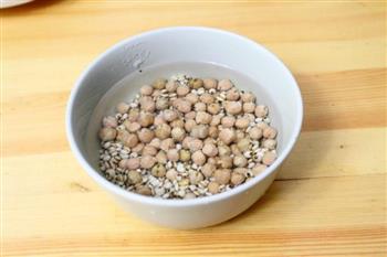 薏米鹰嘴豆排骨汤的做法步骤3