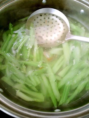 麻香芹菜炒腐竹的做法步骤1