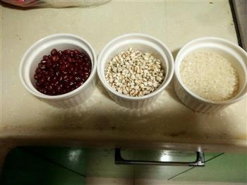 养颜美容的红豆薏米糊的做法图解1
