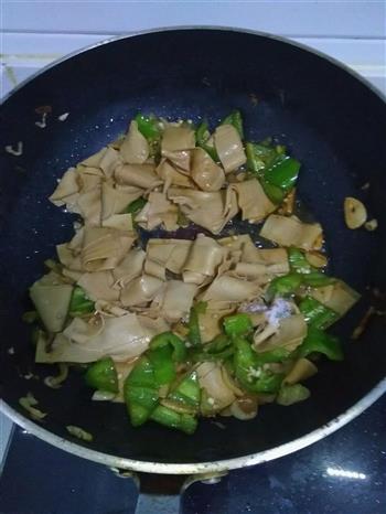 尖椒干豆腐的做法步骤8