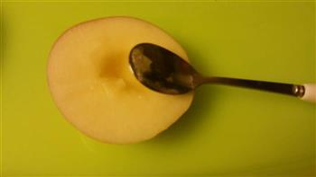 六个月宝宝辅食苹果泥的做法步骤2