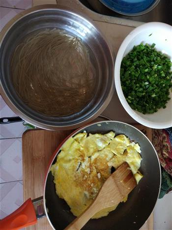 韭菜鸡蛋煎饺的做法步骤1