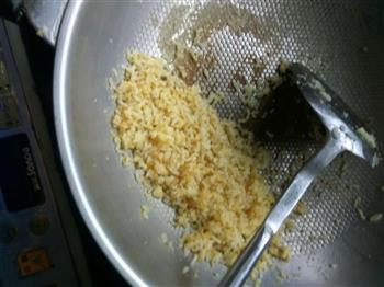 大碗教你如何炒出粒粒金黄的蛋炒饭的做法步骤2
