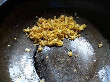 五彩鸡蛋炒饭的做法步骤3