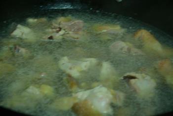 芋儿烧鸡的做法步骤2