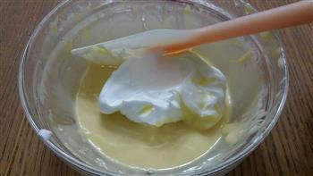 酸奶肉松蛋糕-少油版的做法步骤7