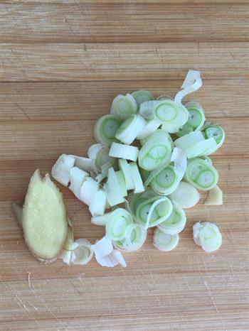 排骨炖土豆-20分钟快手硬菜的做法图解1
