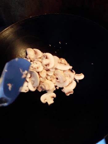 鲜蘑菇炒鸡蛋的做法步骤5