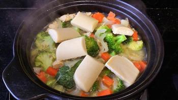 鸡肉蔬菜浓汤的做法步骤6
