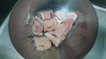 红烧猪脚/猪手/猪蹄-草头铺底-上海本帮菜的做法图解2