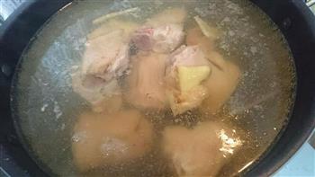 红烧猪脚/猪手/猪蹄-草头铺底-上海本帮菜的做法步骤3