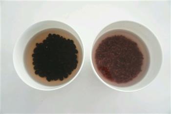 黑豆紫米粥的做法图解2