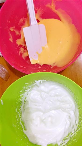 芒果奶油蛋糕卷的做法步骤1