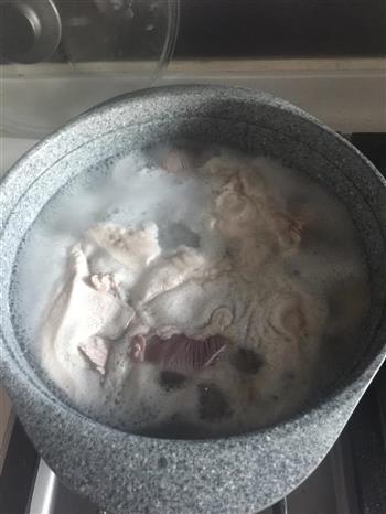 这碗汤熬了一百多年-古早细蓉云吞面的做法图解3