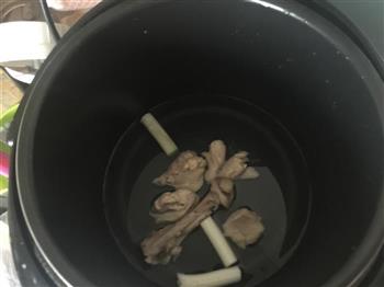 鸡肉高汤的做法步骤4