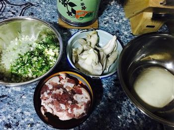 猪肉蘑菇饺子的做法步骤2