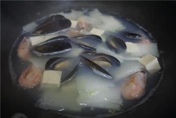 由内而外温暖的冬瓜海鲜汤的做法图解4