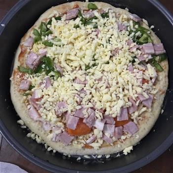 双拼披萨+咸蛋黄培根披萨的做法步骤8