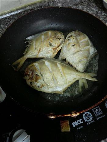 香煎鲳鱼的做法步骤5