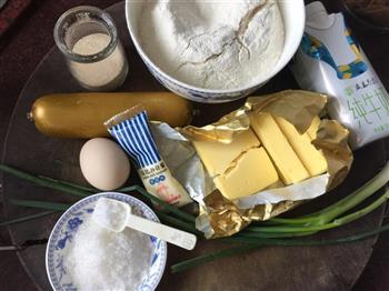 香葱火腿沙拉花环面包的做法步骤1