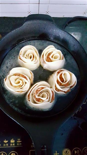 玫瑰花水煎饺的做法步骤5