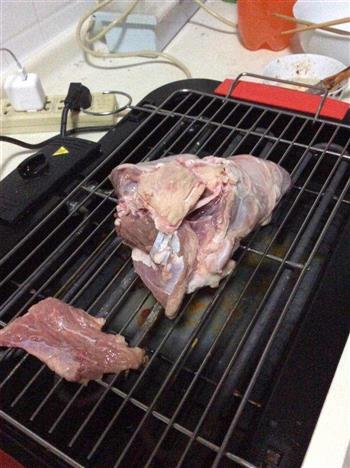 湖南烤野猪肉的做法步骤1
