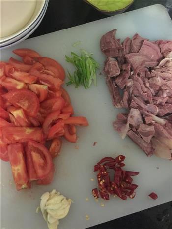 西红柿烧牛肉的做法步骤1