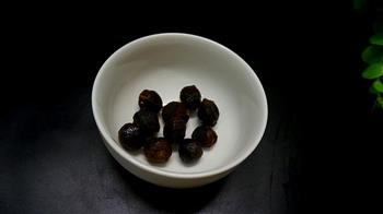 桂圆红枣酒酿荷包蛋-冬季养身必备的做法步骤3