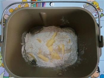 毛毛虫豆沙面包的做法步骤1