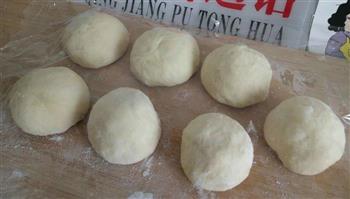 毛毛虫豆沙面包的做法步骤3